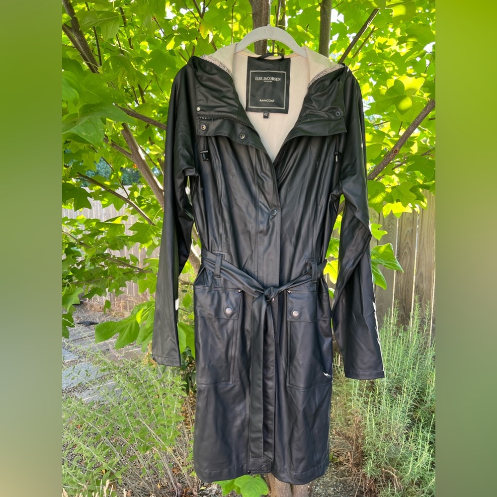 Used Isle Jacobsen Blk Trench Raincoat-some small imperfections-worn condition.